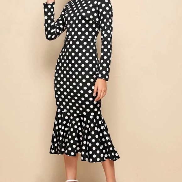 Fabulous Polka dot Dress 🖤 - Picture 2 of 3